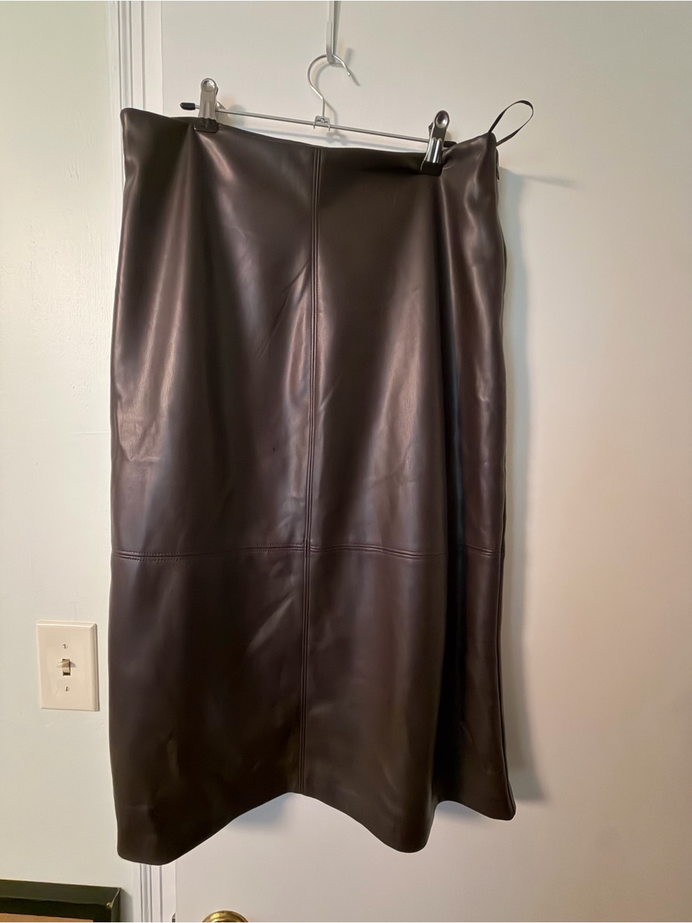 Elie Tahari Dark Brown Faux Leather Midi Skirt like new Sz 8